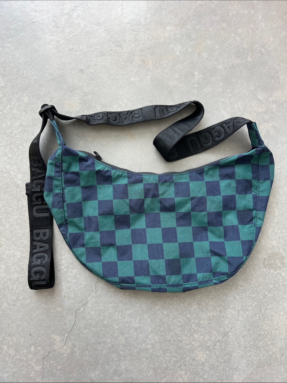 BAGGU medium crescent bag